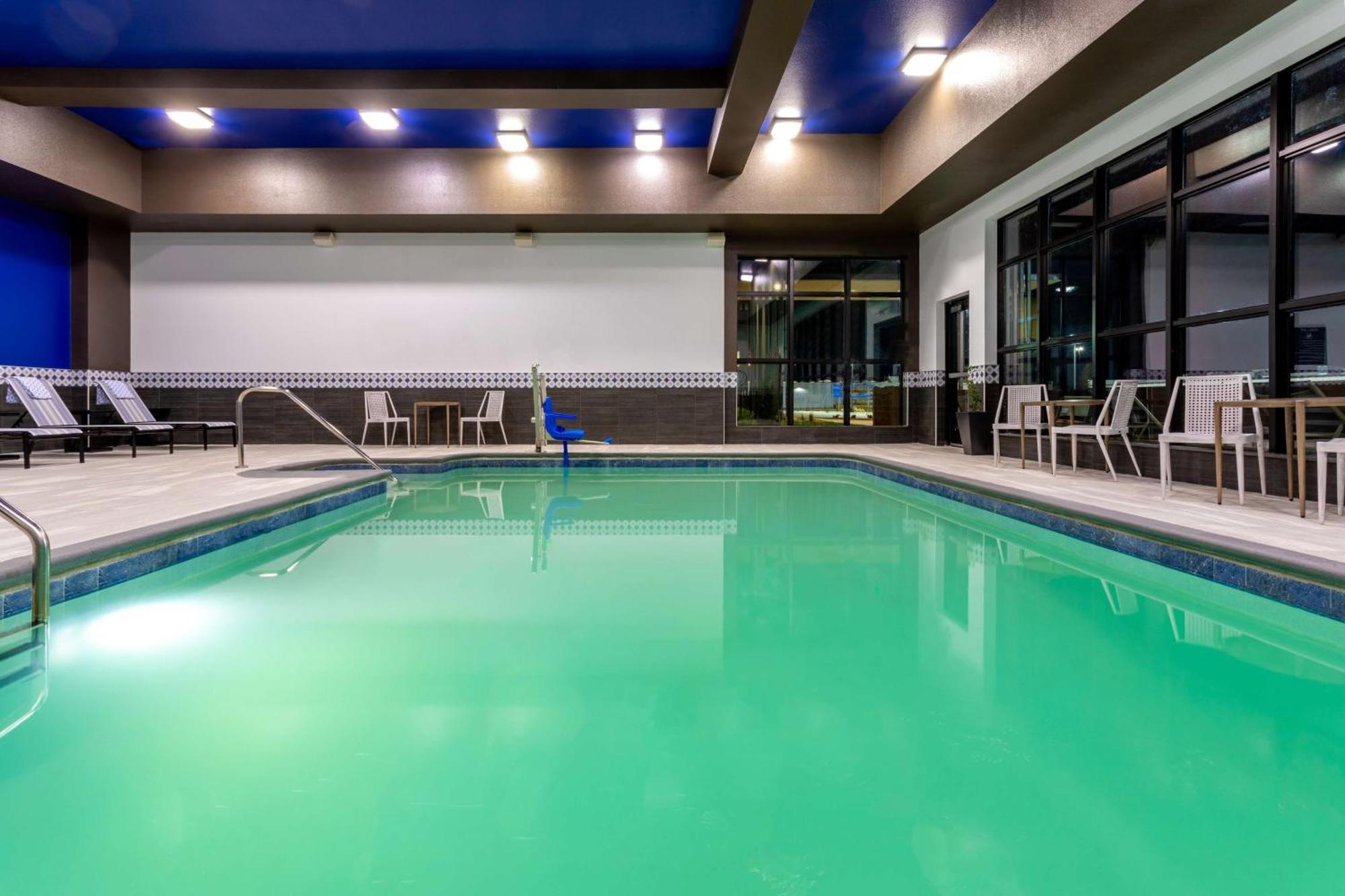 Hilton Garden Inn Hays, Ks Екстер'єр фото