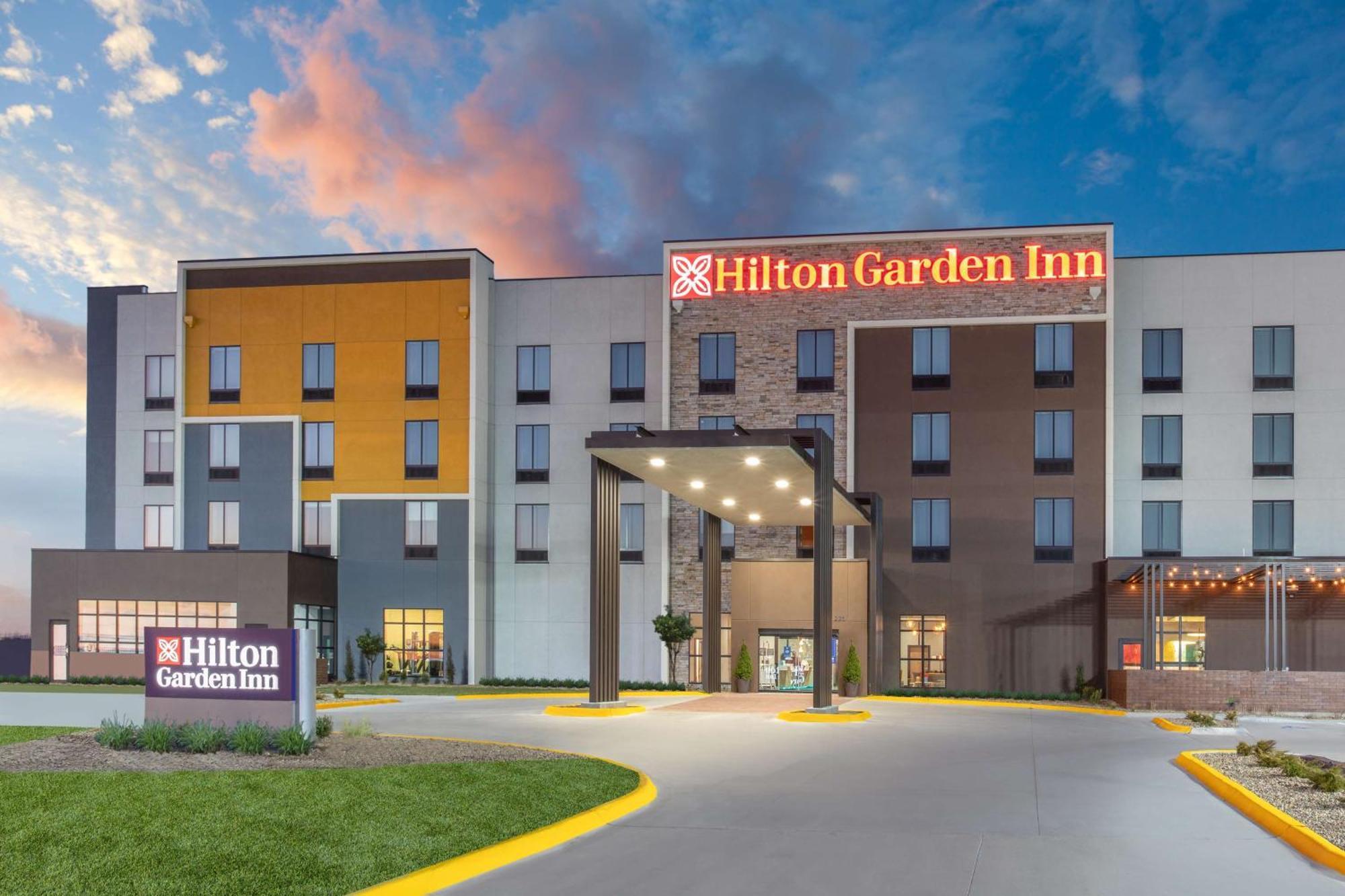 Hilton Garden Inn Hays, Ks Екстер'єр фото